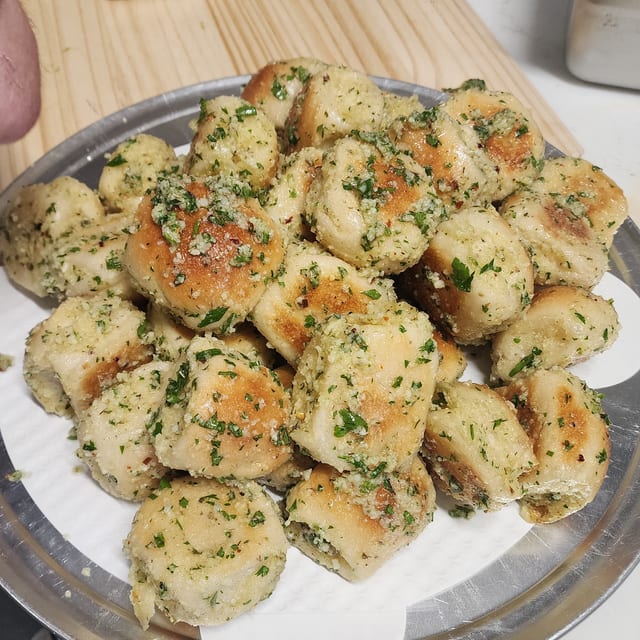 Garlic Knots 4 pcs.